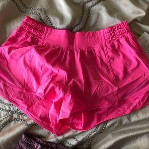 NWT LULULEMON HOTTY HOT SHORTS 2.5" SZ 8
